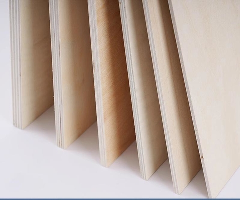 China Manufacturer Wholesale Basswood Plywood 1.5mm-7mm Laminated Veneer Poplar Board Sheets Laser Cut E0 Formaldehyde Emission