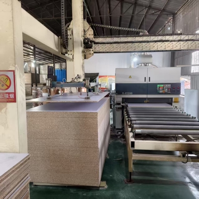 Factory High Quality 18mm Moisture Resistant Melamine Chipboard Flakeboard Plywood Particle Board Panel Kitchen Cabinet Bedroom