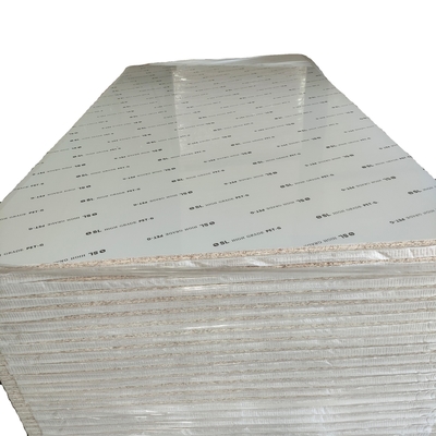 Best Selling 18mm Eco-friendly PET OSB Laminated Flake Board Plywood Chip Sheets for Kitchen Bedroom Bathroom Indoor