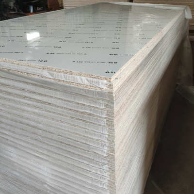 Best Selling 18mm Eco-friendly PET OSB Laminated Flake Board Plywood Chip Sheets for Kitchen Bedroom Bathroom Indoor